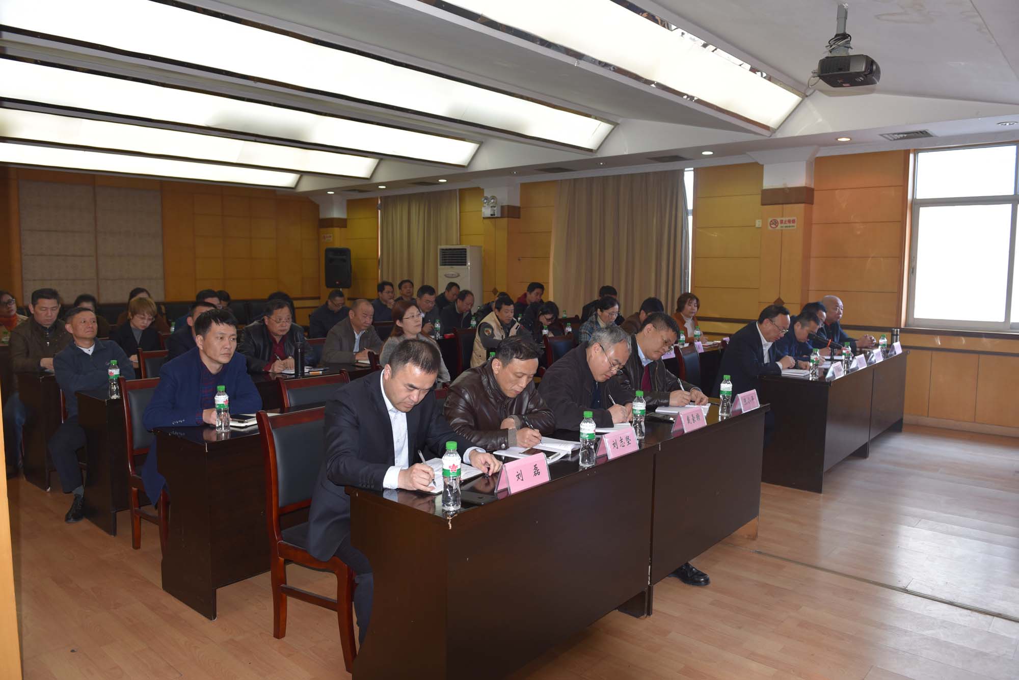 市政公用集團(tuán)領(lǐng)導(dǎo)到江西長運(yùn)宣布任命決定： 王曉被任命為股份公司黨委委員、黨委書記，推薦為董事、董事長（法定代表人）