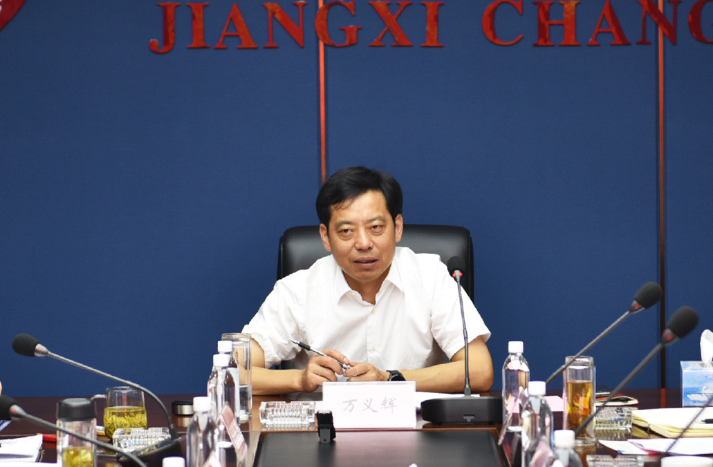 南昌市政公用集團(tuán)黨委副書記、總經(jīng)理萬義輝一行調(diào)研江西長運(yùn)