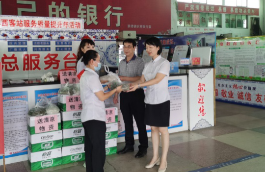 送清涼送健康，省交通工會(huì)領(lǐng)導(dǎo)慰問(wèn)一線員工