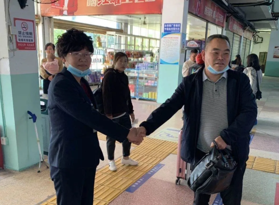 長運(yùn)正能量 || 20萬現(xiàn)金！景德鎮(zhèn)長運(yùn)西客站員工拾金不昧獲贊譽(yù)