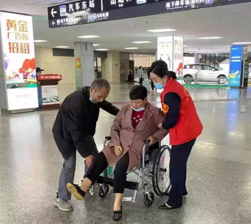 上饒汽運(yùn)   旅客行動不便 “佳宜”來幫忙
