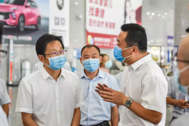 宋鈾一行蒞臨長(zhǎng)途汽車西站督導(dǎo)疫情防控工作 王曉陪同