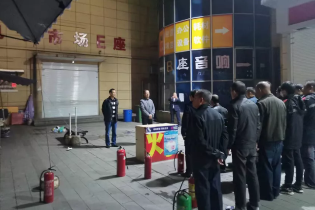 長運(yùn)物業(yè) 持續(xù)開展八一大道長運(yùn)商圈夜間突發(fā)事件聯(lián)動演練