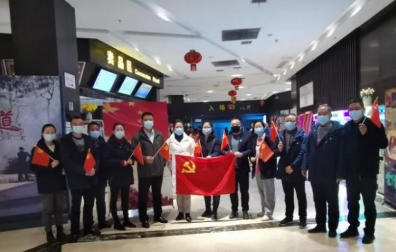 江西長(zhǎng)運(yùn)多個(gè)黨支部組織黨員觀(guān)看電影《跨過(guò)鴨綠江》