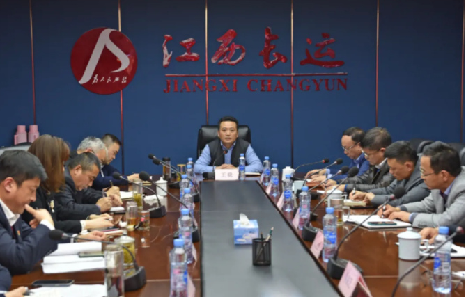 江西長運(yùn)召開“自信、團(tuán)結(jié)、奮進(jìn)，做一個(gè)經(jīng)得起時(shí)間檢驗(yàn)的市政公用人”座談會(huì) 王曉出席并講話