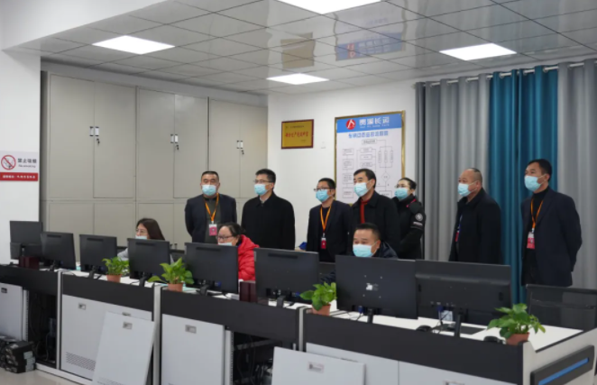 肖良芝一行前往貴溪長運  檢查指導(dǎo)春運工作并慰問困難職工