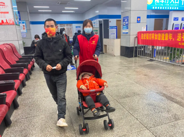 都市城際公交  愛(ài)心推車(chē)+綠色通道  貼心服務(wù)贏稱贊