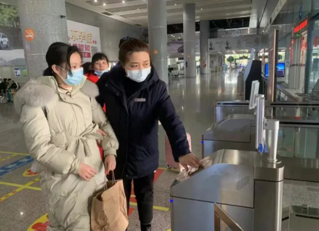 愛心接力，閉環(huán)服務(wù)，助盲人旅客回家