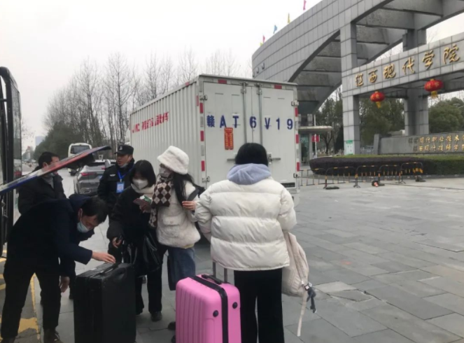 都市城際公交：校園直通車 貼心護航學(xué)子返校