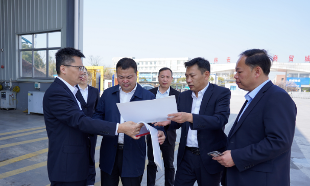 鷹潭市交通局領(lǐng)導(dǎo)蒞臨鷹潭長(zhǎng)運(yùn)、鷹潭公交調(diào)研指導(dǎo)   肖良芝陪同