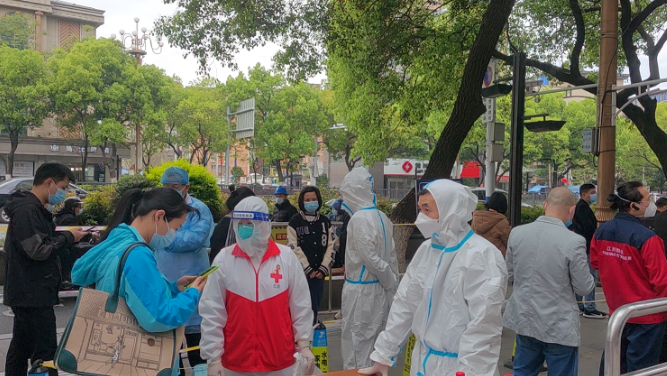 商城分公司組織市場(chǎng)從業(yè)人員開(kāi)展核酸檢測(cè)