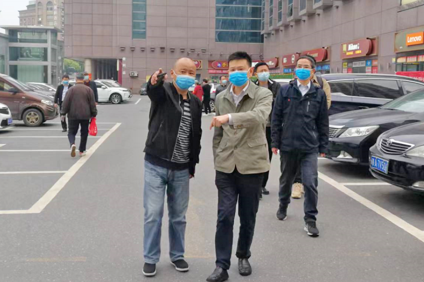 黃俊督導(dǎo)長(zhǎng)運(yùn)物業(yè)、大通物流疫情防控工作