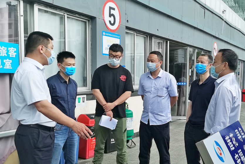 黃俊一行督導(dǎo)徐坊客運(yùn)站、南昌長途汽車站疫情防控工作