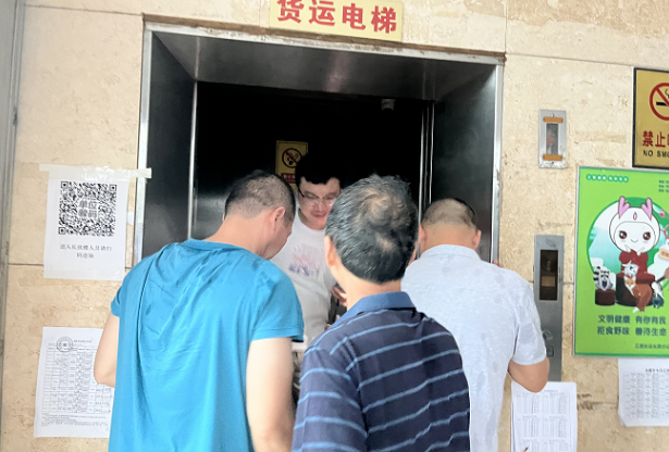 長運物業(yè)：7分鐘緊急營救 商戶電梯脫困