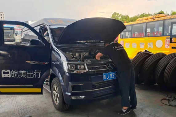 黃山長(zhǎng)運(yùn) 開(kāi)展定制客運(yùn)車輛漲緊輪隱患排查