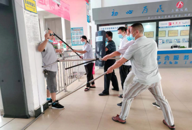 上饒汽運 余干公司開展反恐防暴應急演練