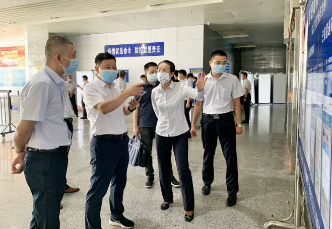 都市城際公交：市交通局、市道路運(yùn)輸服務(wù)中心領(lǐng)導(dǎo)督導(dǎo)南昌長(zhǎng)途汽車西站疫情防控工作