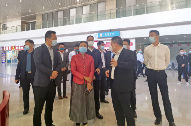今日快報(bào) || 南昌市政府副市長(zhǎng)龍國英一行調(diào)研南昌全域旅游集散中心 王曉陪同