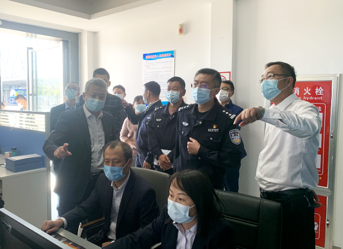 市交通管理局領導檢查南昌長途汽車西站二十大期間安全生產(chǎn)等工作