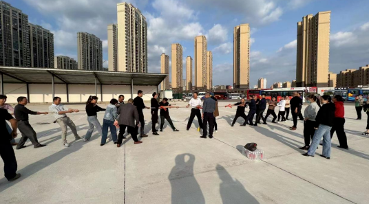 樂安欣達(dá)公交開展拔河比賽