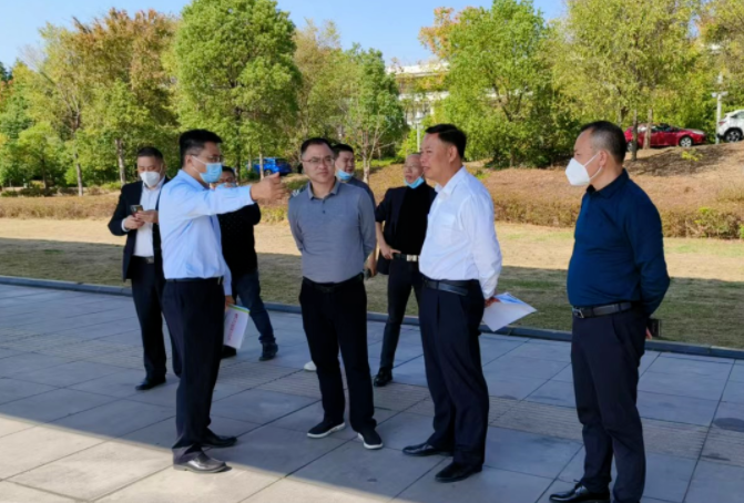 市政府領導現(xiàn)場協(xié)調推進鷹潭公交安全生產工作 肖良芝陪同