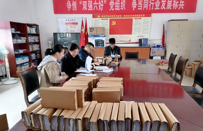 提高公司質量在于公司治理。江西長運以“國企改革三年行動計劃”為抓手，通過完善現(xiàn)代企業(yè)治理體系，明晰治理主線，優(yōu)化治理結構，助力公司激發(fā)內生動力，提升公司質量，提高治理效能，涅槃升級，實現(xiàn)可持續(xù)發(fā)展。  圖片 01 加強黨的領導  圖片 江西長運將黨的領導融入公司治理，與下屬企業(yè)全部完成“黨建進章程”工作，制定重大事項黨