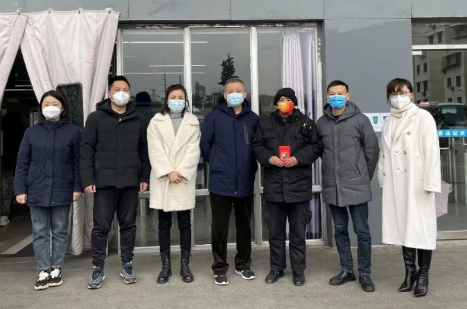 張小平、戴豪贛、黃俊、劉志堅慰問困難職工