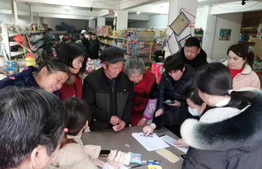 九江長運(yùn) 武寧公司開展公交IC卡辦理進(jìn)社區(qū)活動