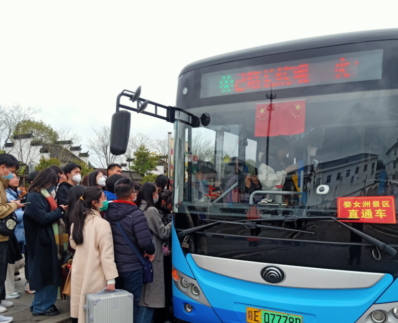 “賞花”遇上“音樂節(jié)” ，婺源公交周末忙