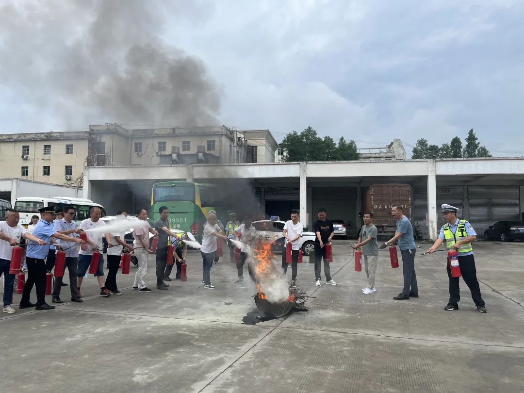 九江長(zhǎng)運(yùn)  武寧公司開(kāi)展“安全生產(chǎn)月”教育警示活動(dòng)