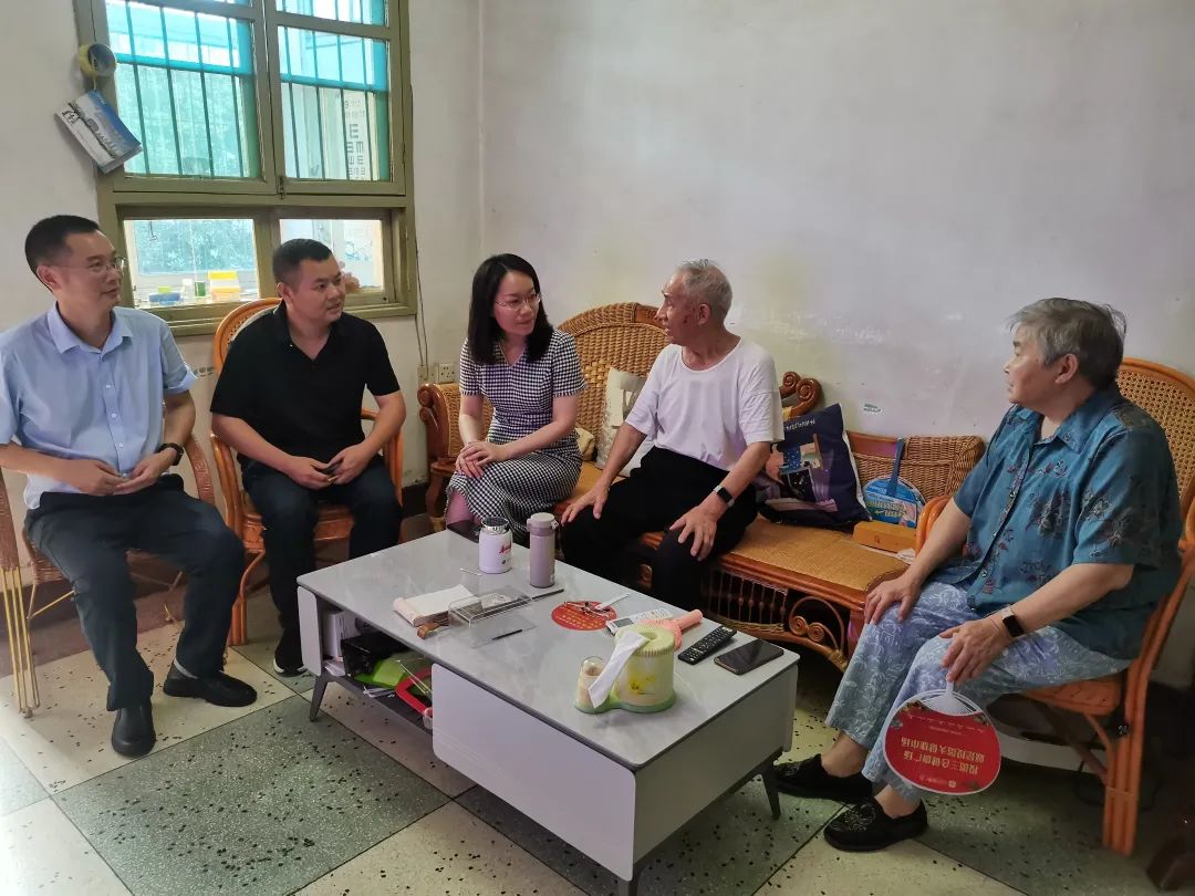 萍鄉(xiāng)長(zhǎng)運(yùn):走訪慰問(wèn)老黨員、困難黨員