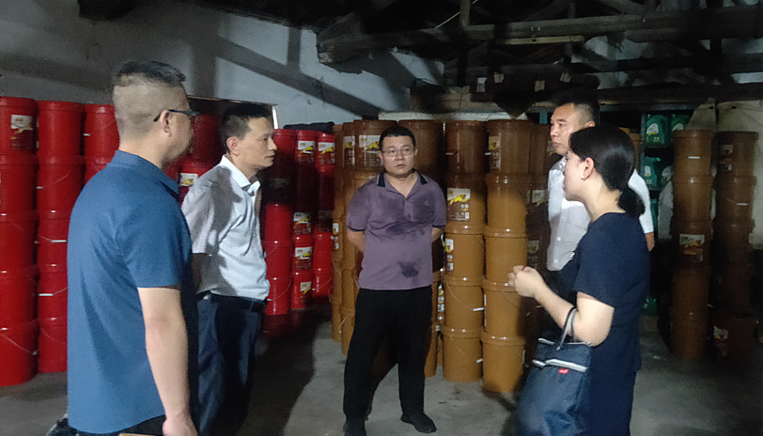 黃俊深入大通物流修理廠進行生產經(jīng)營調研