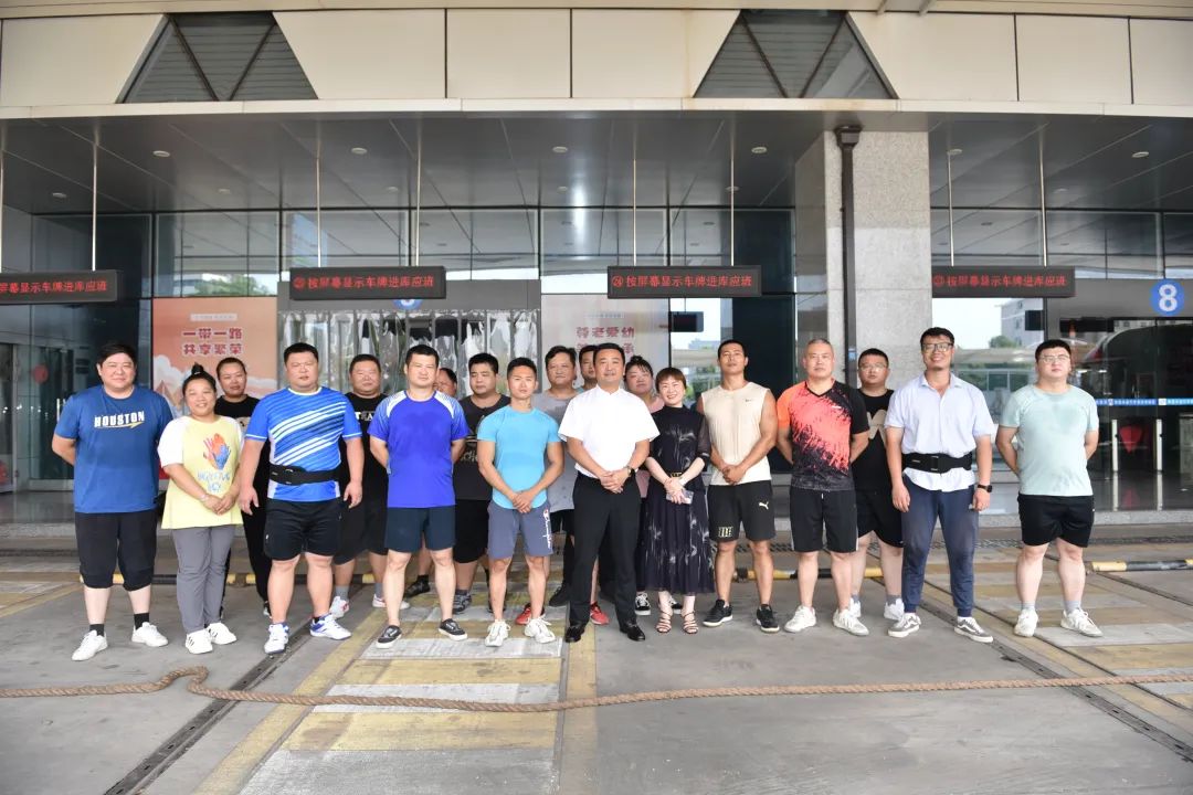 王曉看望慰問南昌交投集團(tuán)拔河隊