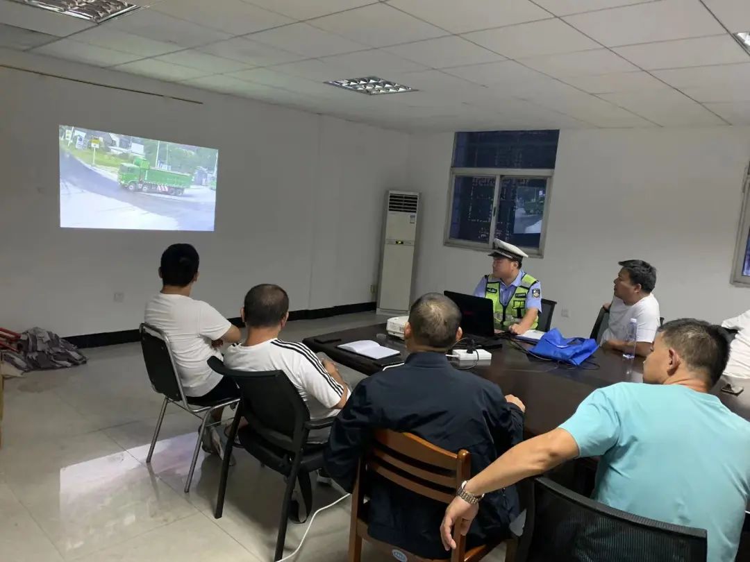 馬鞍山長客：客運(yùn)分公司召開8月份安全教育例會(huì)