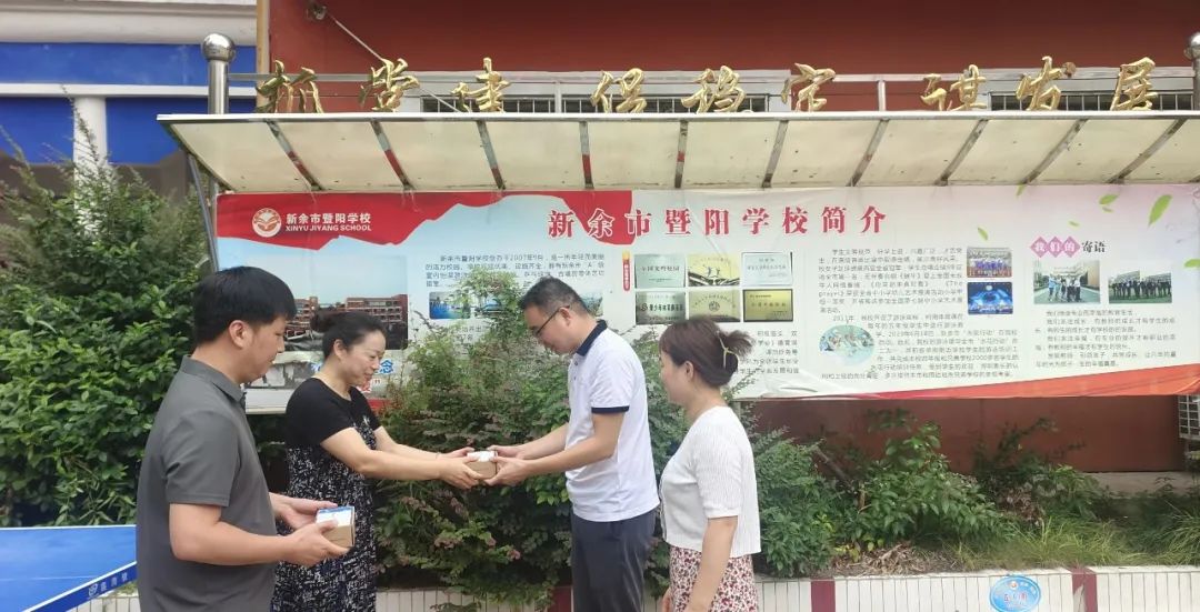 新余公交：優(yōu)質(zhì)服務進校園，送卡上門暖人心