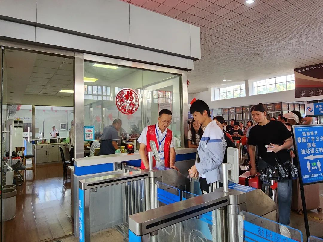 江西長運(yùn)積極應(yīng)對中秋、國慶客流高峰