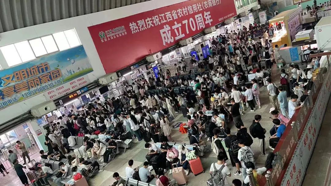 江西長運(yùn)積極應(yīng)對中秋、國慶客流高峰