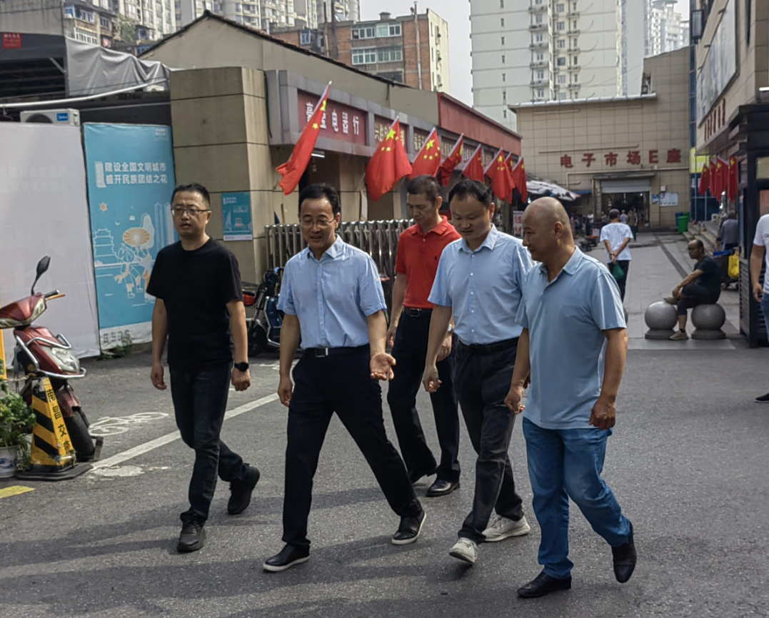 穆孫祥督導(dǎo)長運物業(yè)、都市城際公交節(jié)日期間安全生產(chǎn)工作