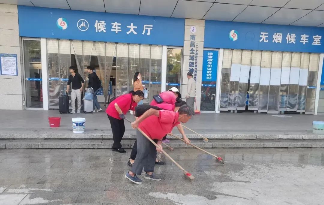 都市城際公交 積極維護站容站貌 確?！皠?chuàng)文鞏衛(wèi)”工作務(wù)實推進