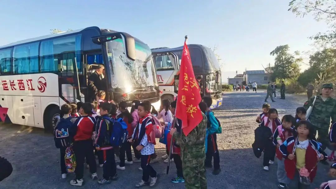 九江長運:護(hù)航白槎小學(xué)研學(xué)花千谷