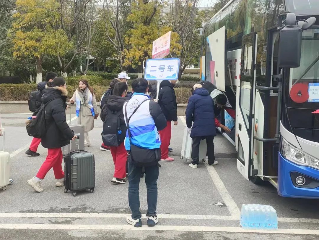 都市城際公交：開張大吉！新車首單大型包車業(yè)務順利啟航