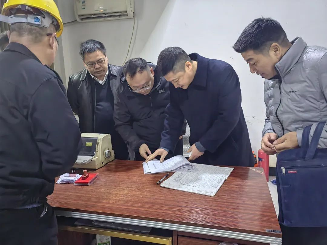 占梁一行檢查鄱陽長(zhǎng)運(yùn)、上饒汽運(yùn)春運(yùn)工作