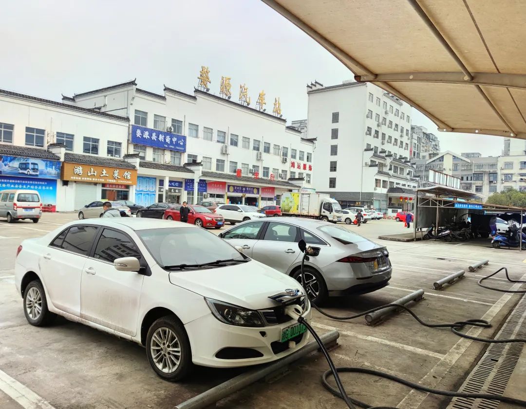 婺源公交:開(kāi)展充電樁新春充值優(yōu)惠活動(dòng)