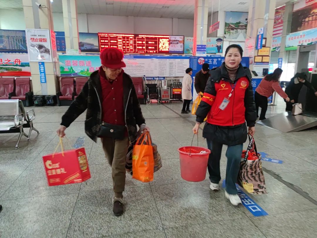 撫州長運(yùn)：傳遞“雷鋒”精神   行動(dòng)溫暖人心