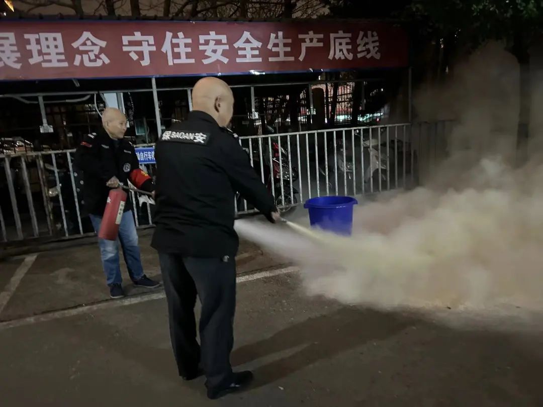 長(zhǎng)運(yùn)物業(yè) 開(kāi)展夜間值班消防聯(lián)動(dòng)應(yīng)急演練