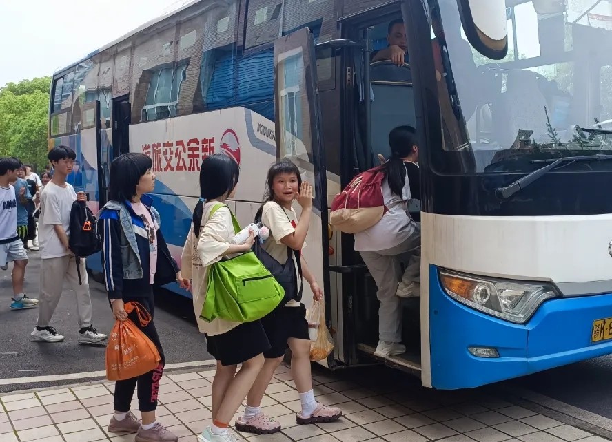 新余公交:你趕考 我護(hù)航 圓滿完成2024年中考體育用車