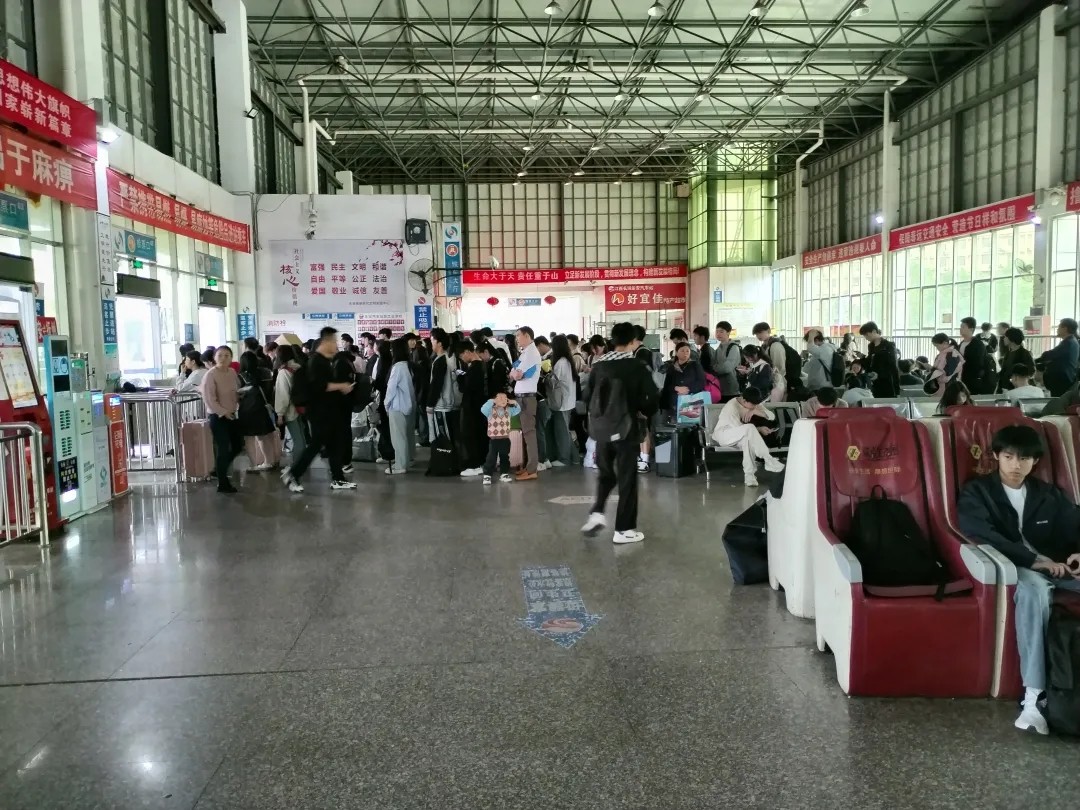 撫州長(zhǎng)運(yùn):返程高峰來(lái)襲,讓旅客出行無(wú)憂