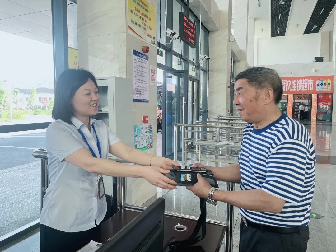 九江長運：拾金不昧加免費乘車 長運的服務(wù)太好了！