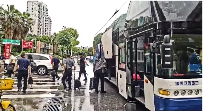 都市城際公交：旅游客運(yùn)分公司喜獲全國(guó)市長(zhǎng)研修學(xué)院包車服務(wù)定單