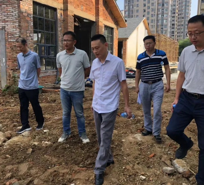 黃俊督導(dǎo)大通物流、長(zhǎng)運(yùn)物業(yè)雨污分流項(xiàng)目施工情況